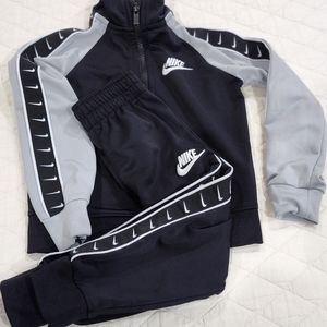 Nike jacket and pants matching track suit. size 3T. Toddler Boys